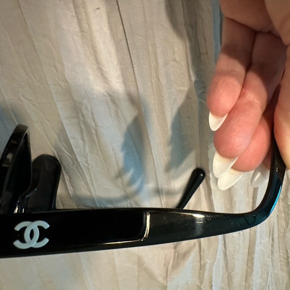 Black Chanel sunglasses - Picture 9 of 14